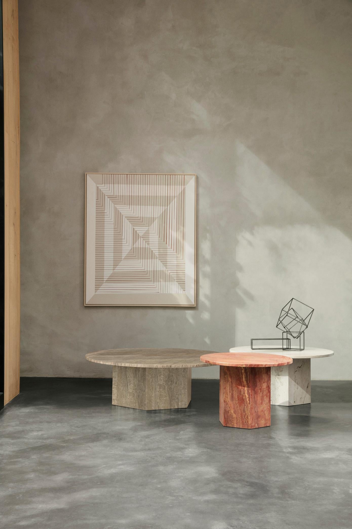 Gubi Epic, runder Couchtisch aus Travertin, entworfen von Gamfratesi im Angebot 7