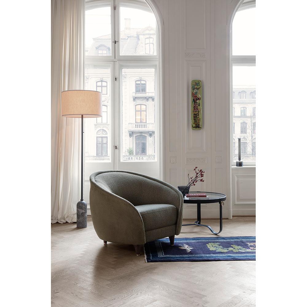 Scandinavo moderno Lampada da terra Gubi Gravity con paralume in tela d'acciaio annerito di Space Copenhagen in vendita