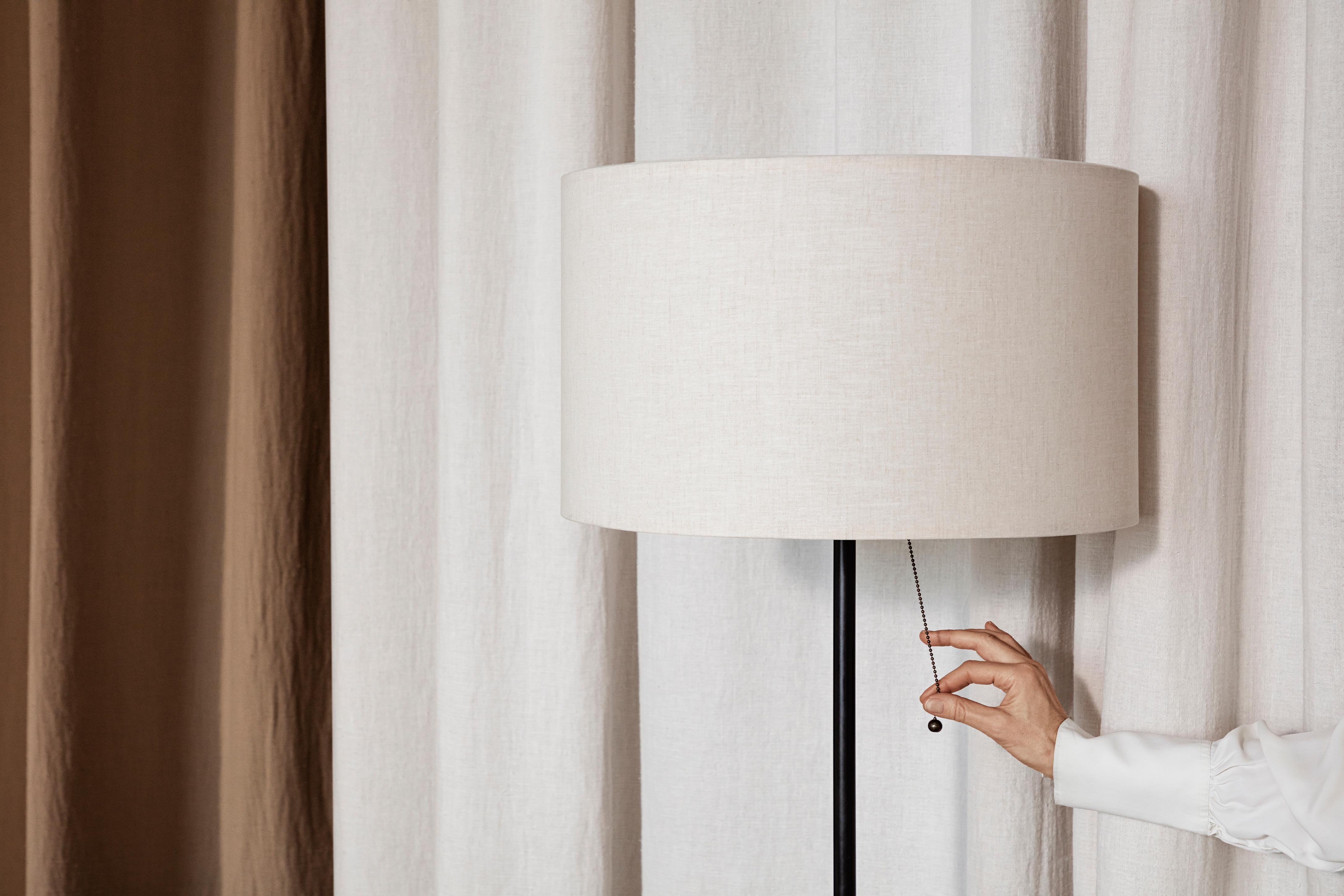 Lámpara de pie Gravity GUBI Acero ennegrecido Pantalla Blanca by Space Copenhagen en Nuevo estado para la venta en New York, NY