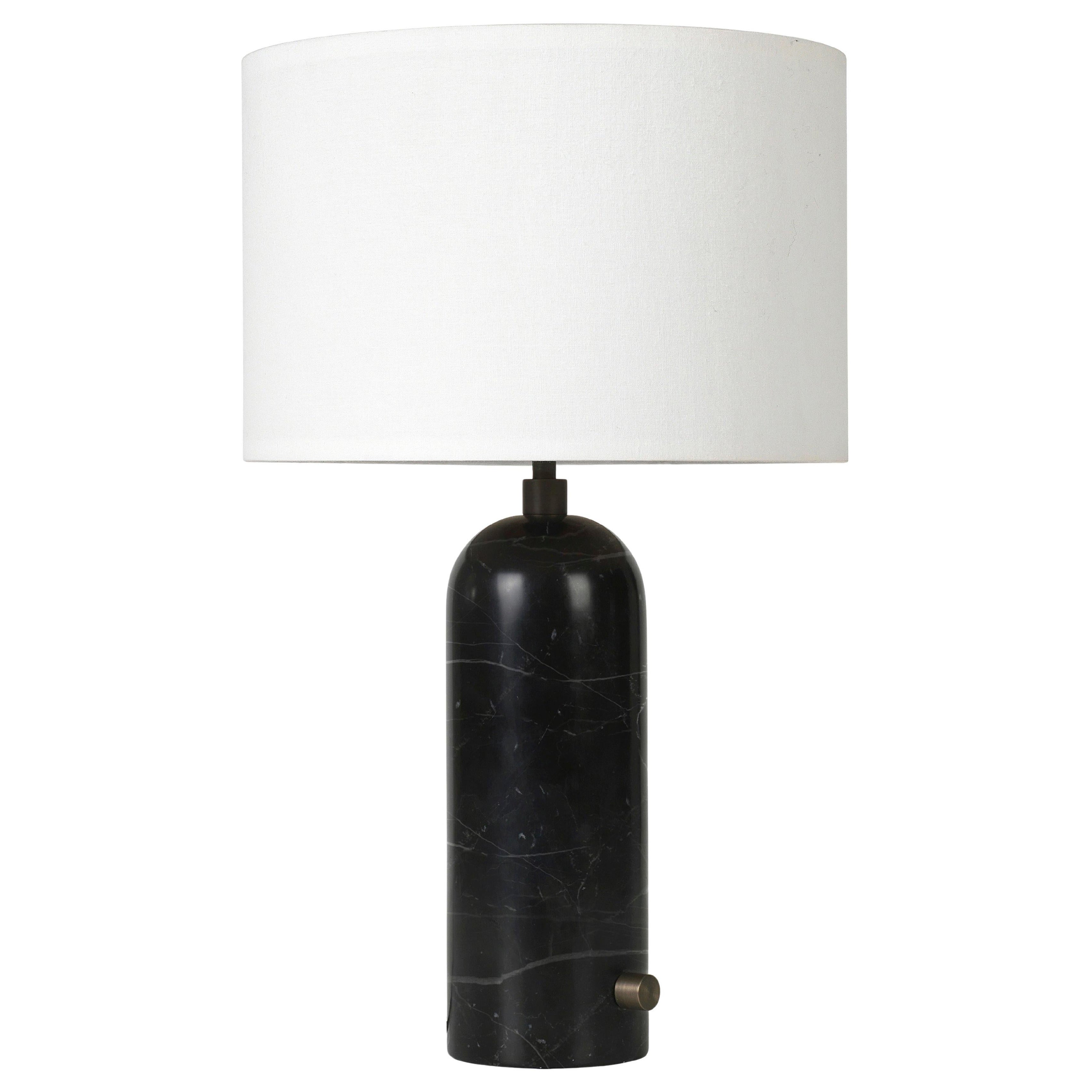 GUBI Gravity Lámpara de mesa Mármol negro Pantalla blanca 49 cm by Space Copenhagen