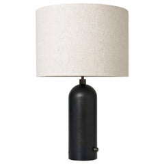 Lampada da tavolo Gubi Gravity Paralume in tela d'acciaio annerito 65 cm by Space Copenhagen
