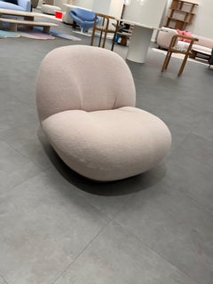 Gubi Light Pink Pacha Swivel Lights Chair by Pierre Paulin en STOCK