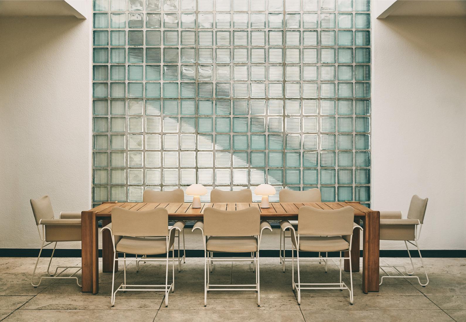 Teck GUBI Table de salle à manger Atmosfera pour l'extérieur 281 x 105 cm en vente