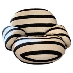 Gubi Pacha Lounge Chair in Karakorum Stripe Fabric von Pierre Paulin - Vorrätig
