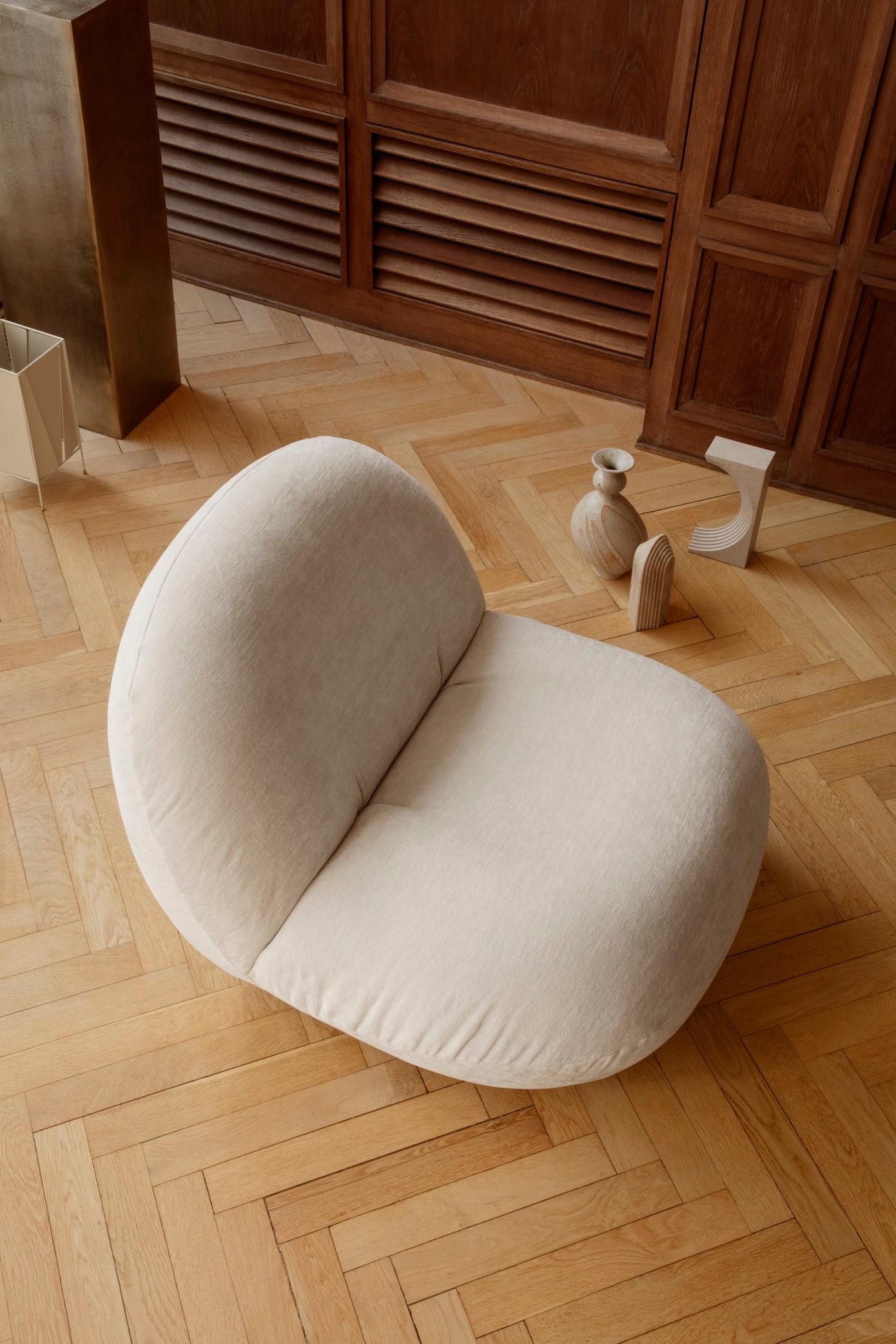 Gubi Pacha Lounge Swivel Chair Designed by Pierre Paulin For Sale 3