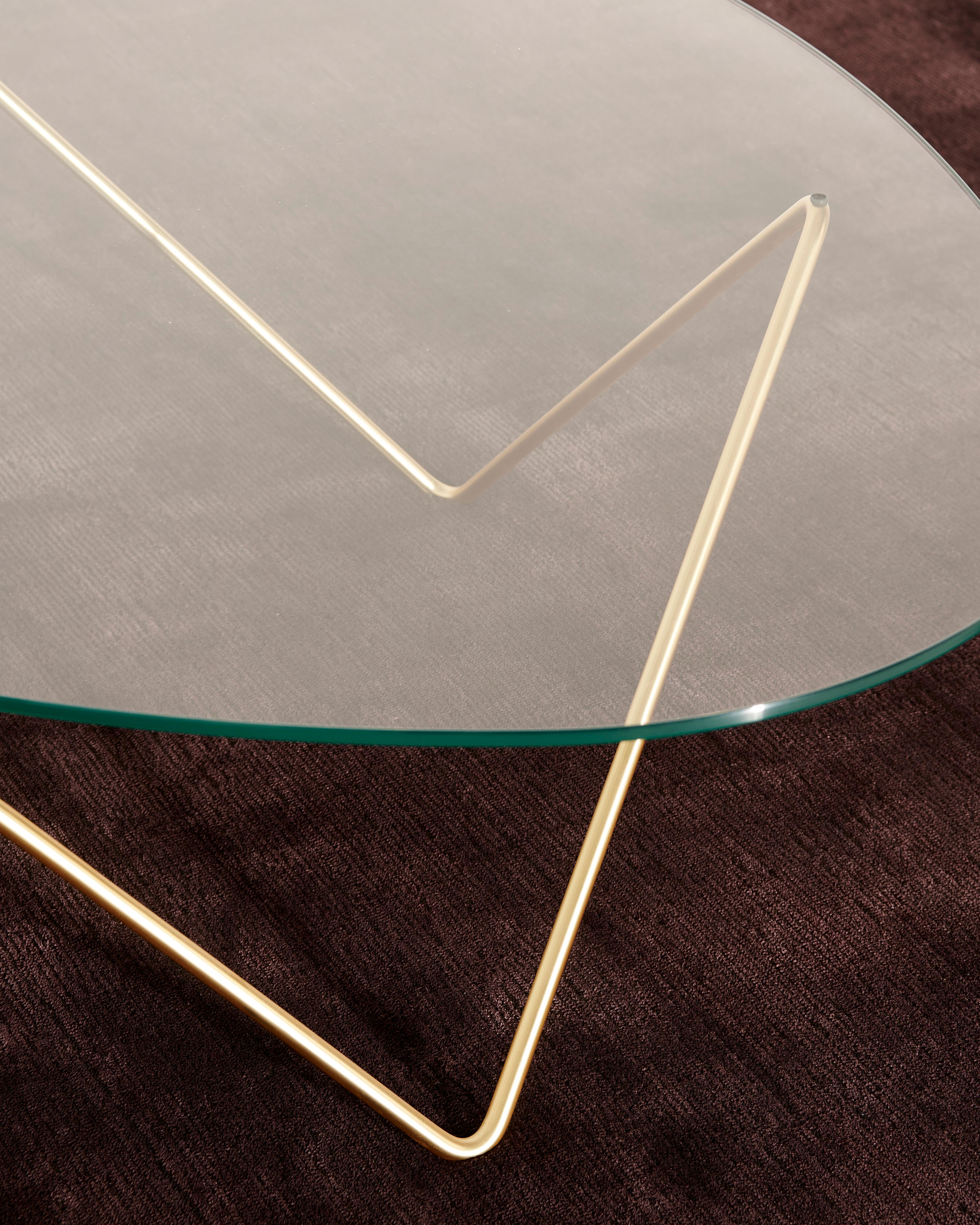 Italiano Gubi Pedrera Tavolino con base in ottone di Cosini & Ruiz Millet in vendita