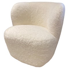 Fauteuil pivotant Gubi en peau de mouton de Space Copenhagen en stock