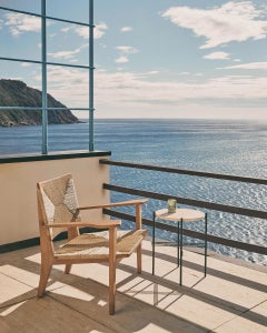 Table d'appoint d'extérieur Gubi TS en travertin blanc neutre par GamFratesi