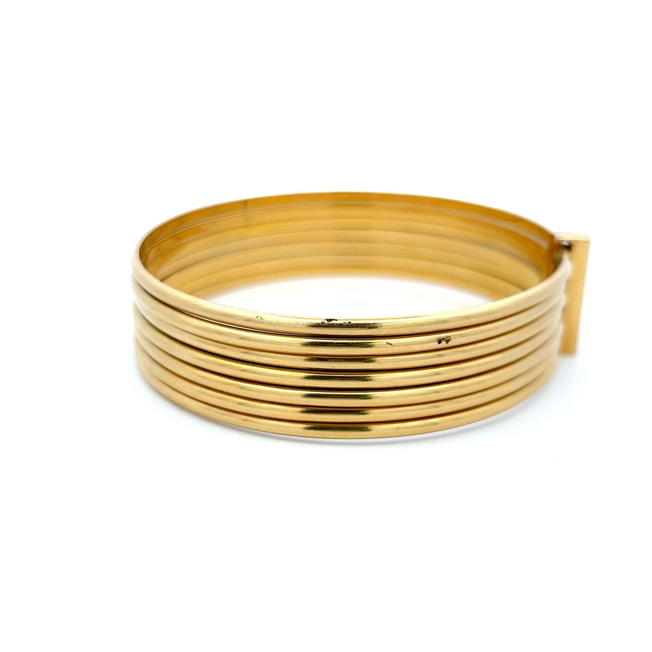Designer :
GUCCI
Titre :
Gucci - Bracelet en or jaune 18 carats, diamant rond brillant F VS de 0,35 carat
Le style :
Bracelet
Métal :
Or jaune 18 carats
Pierre précieuse 1 :
Diamant de 0,35 carat
Nombre de pierres :
7
Couleur :
F
La clarté