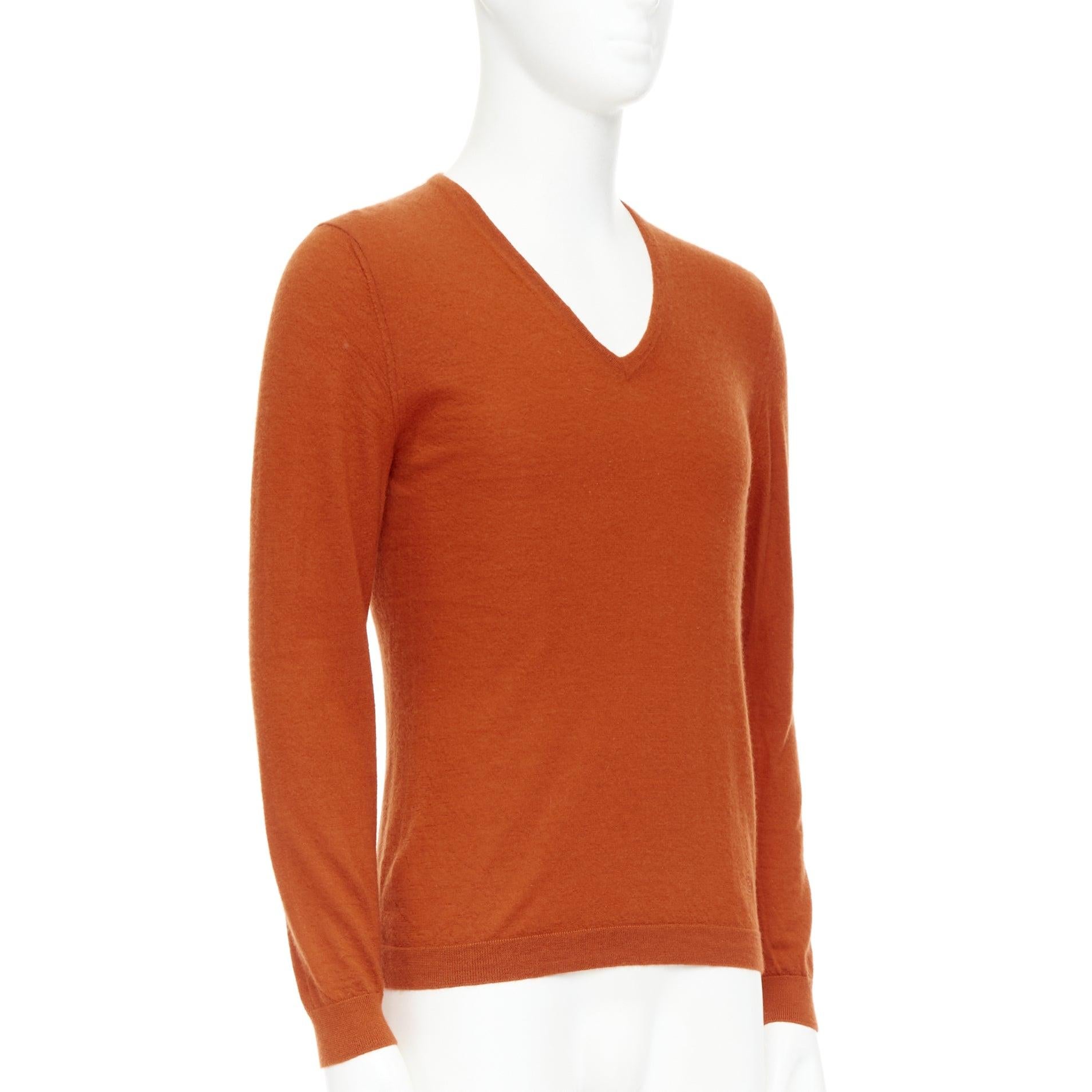Rouge GG 100% cachemire orange brûlé Pull à col V brodé du logo GG L en vente