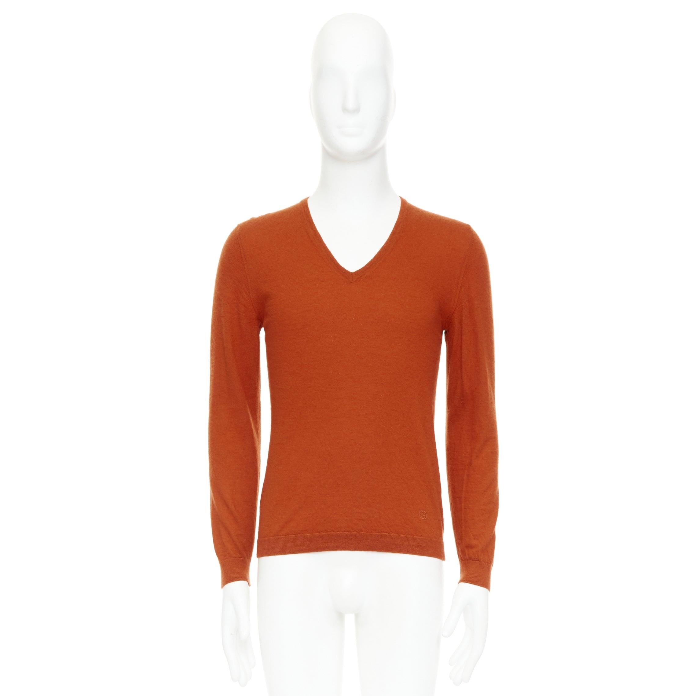 GG 100% cachemire orange brûlé Pull à col V brodé du logo GG L en vente 4