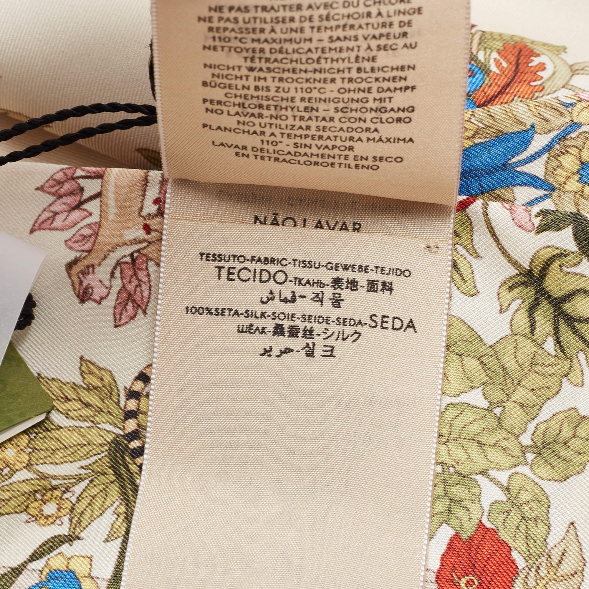 Gucci 100 Cream Flora Printed Silk Stole In Excellent Condition In Dubai, Al Qouz 2