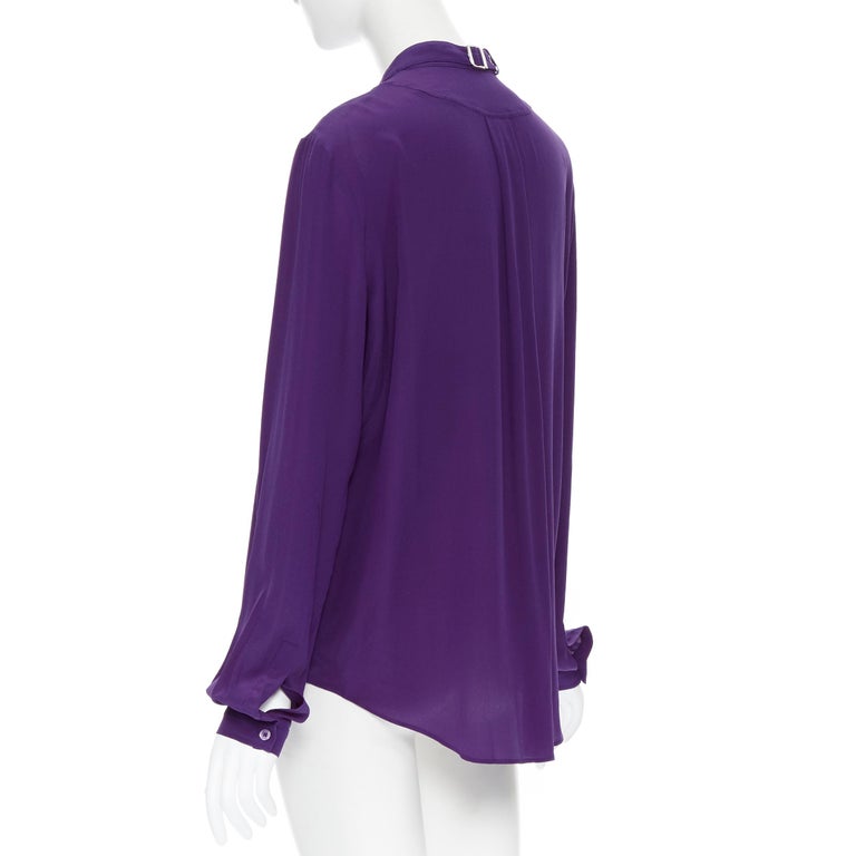 GUCCI 100% lila silberne Seide Bluse mit doppeltem Kragen und langen Ärmeln  IT42 im Angebot bei 1stDibs
