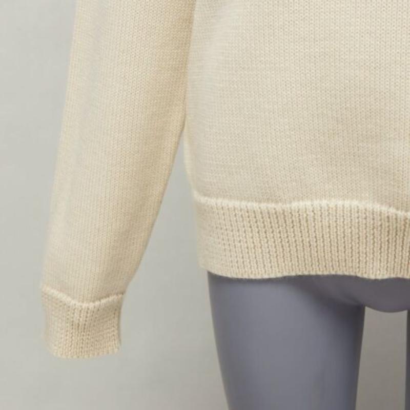 GUCCI 100% laine crème Pull Vintage GG monogramme col V Varsity S en vente 2