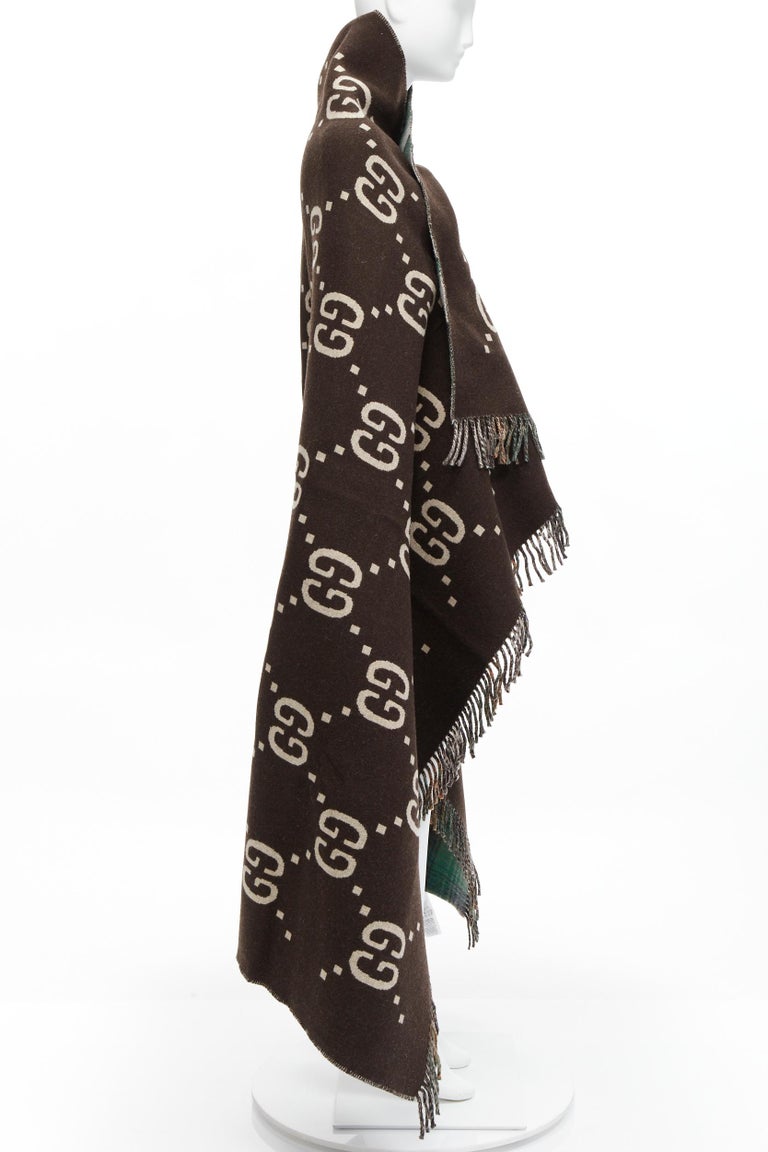 GUCCI: cashmere scarf with jacquard monogram - Brown