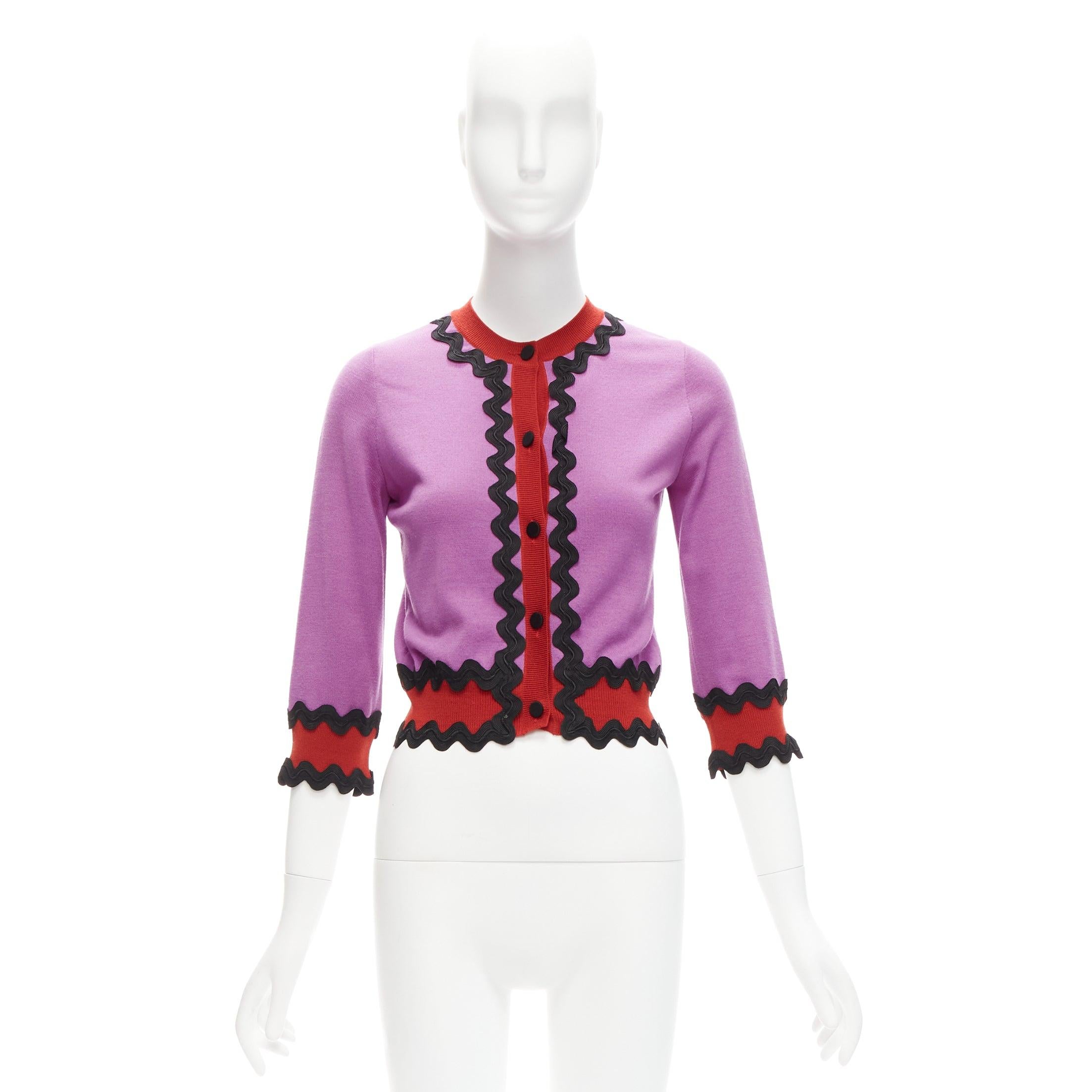 Gucci 100% laine violet rouge noir bordures ondulées cardigan cropped S en vente 5
