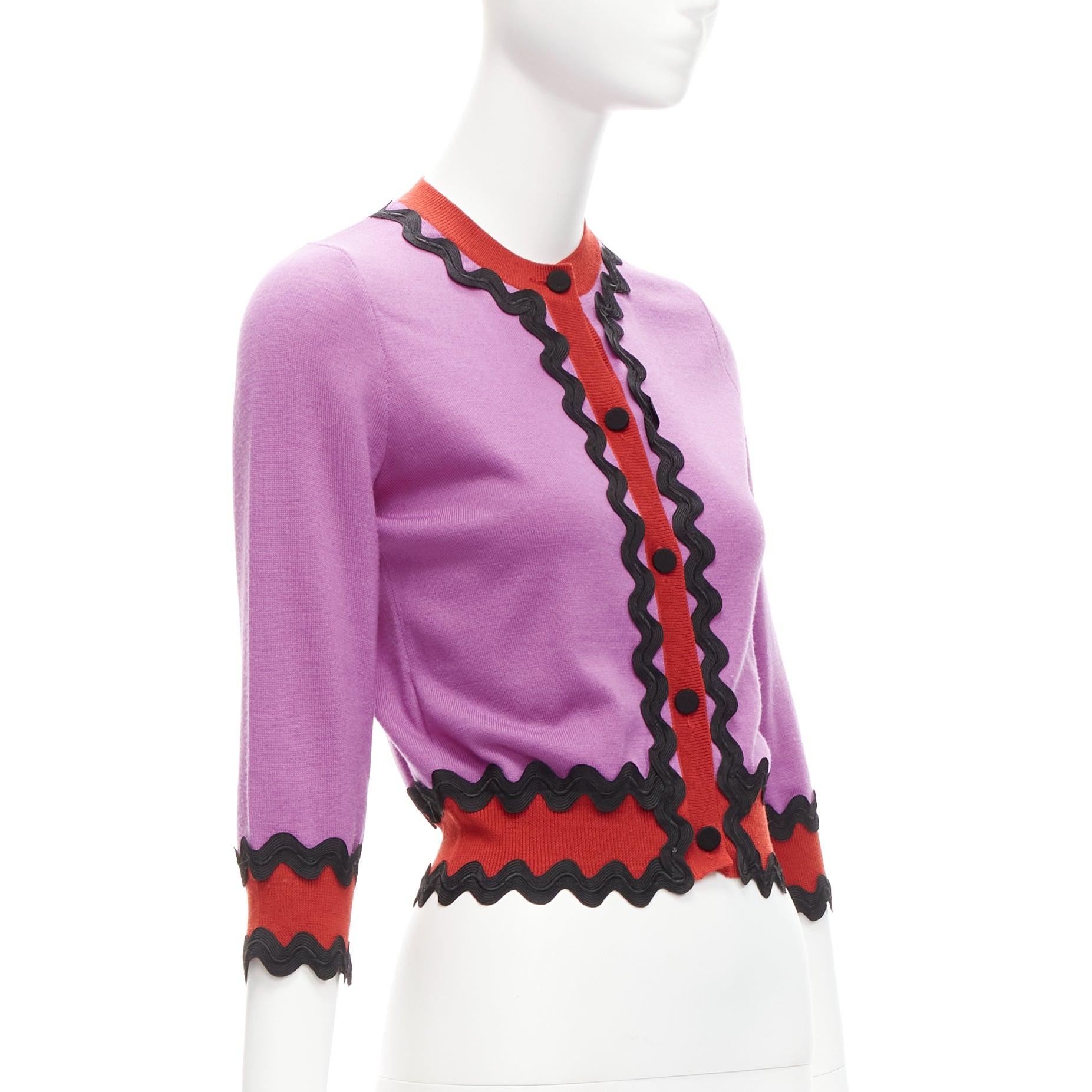 Violet Gucci 100% laine violet rouge noir bordures ondulées cardigan cropped S en vente
