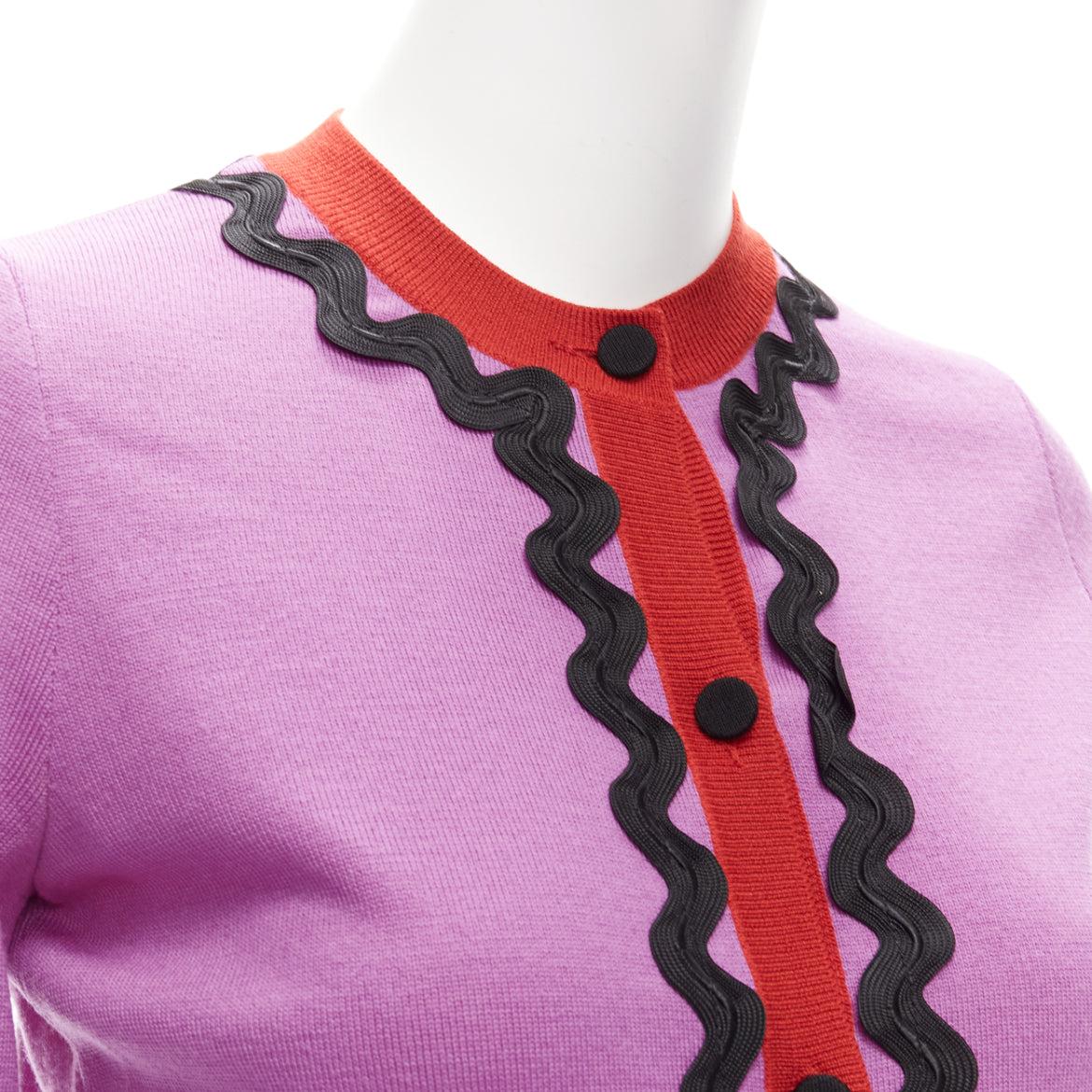 Gucci 100% laine violet rouge noir bordures ondulées cardigan cropped S en vente 2