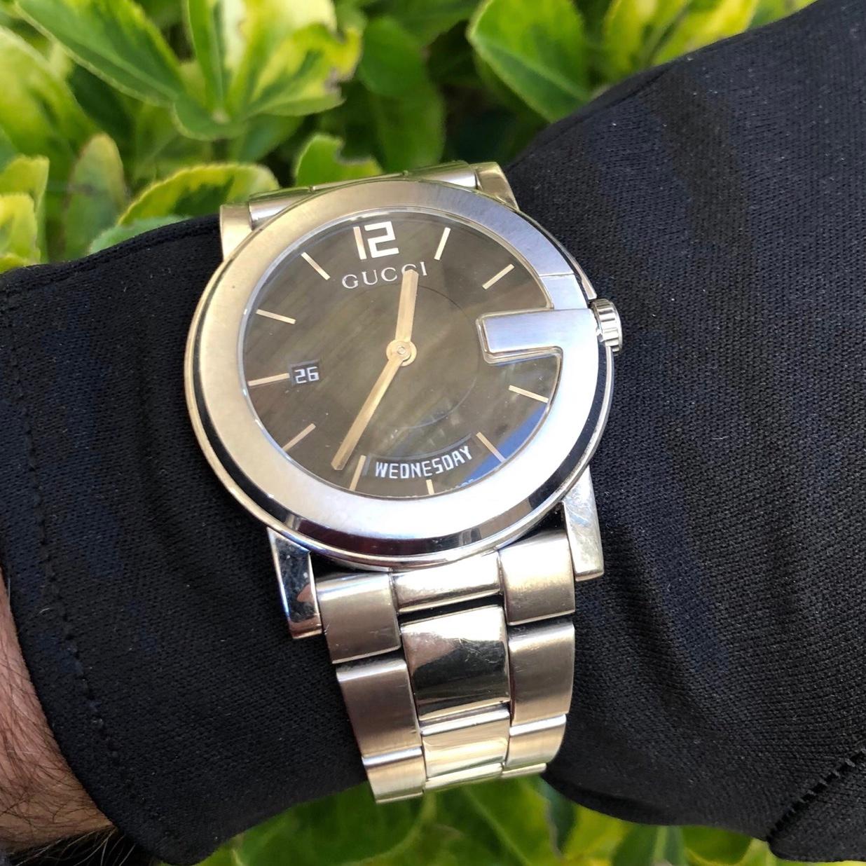 Gucci 101M Date Watch with box and warranty certificate.

This 101M timepiece by Gucci has a bold appearance on the wrist.

The black dial and G shaped bezel add to its appearance. It features a date and day of the week function.

This rare 101M