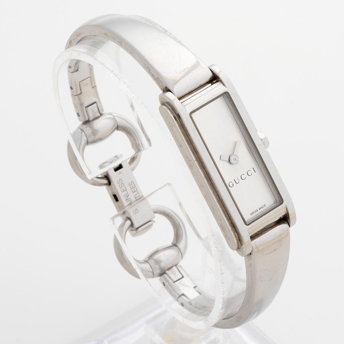 Unsere Gucci 109 war eine sehr beliebte Uhr der 2000er Jahre. Präsentiert in gutem Zustand mit einigen Gebrauchsspuren insgesamt auf die Edelstahl 22mm Gehäuse und Armband:: würde dies eine große moderne Vintage-Uhr und ein großes Schmuckstück