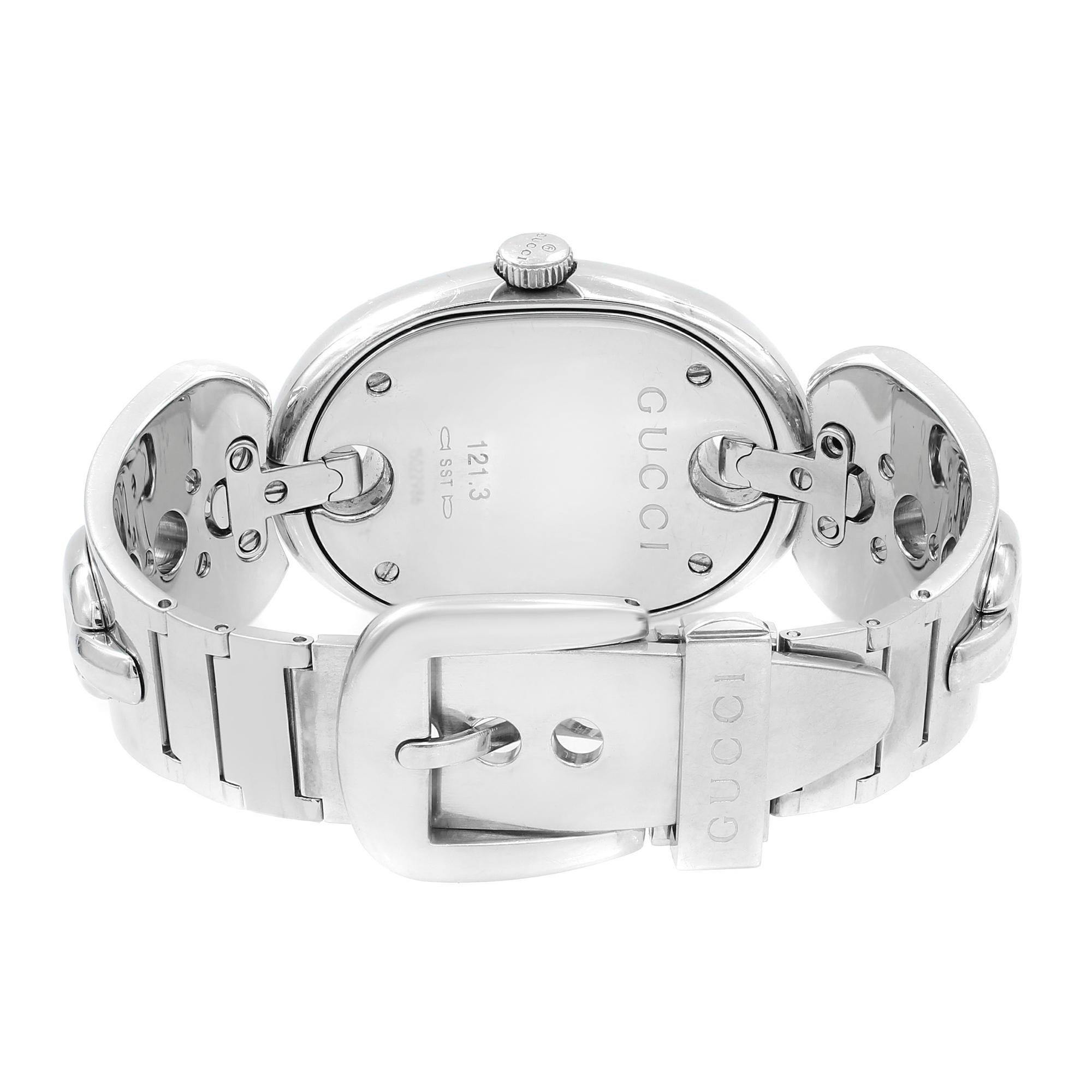 Gucci 121 Marina Chain MOP Dial Steel Quartz Ladies Watch YA121302 Zoho Synced In Good Condition In New York, NY