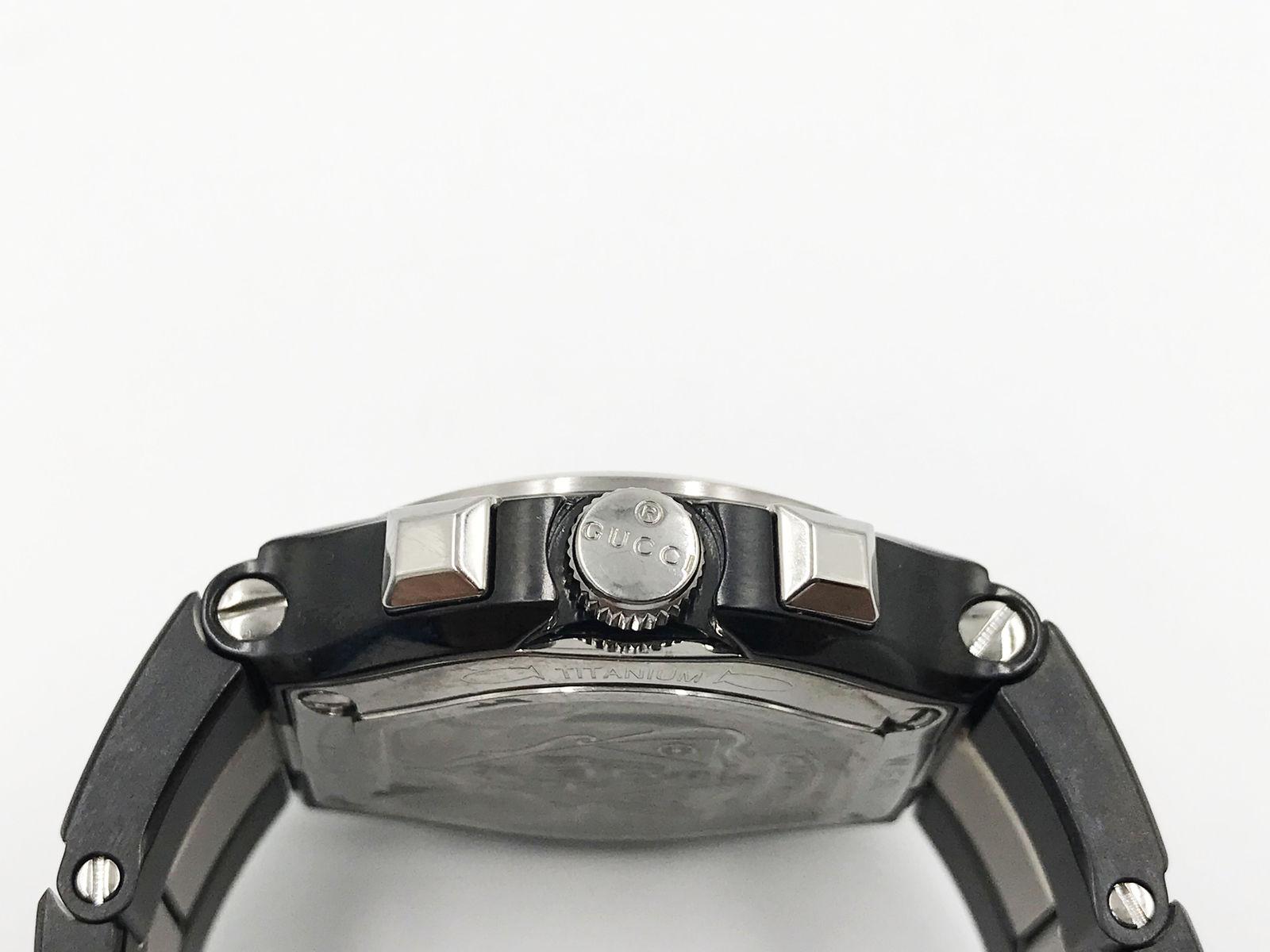 Gucci 124 YA124402 Titanium Black Chronograph Quartz Ladies Watch In Excellent Condition In New York, NY