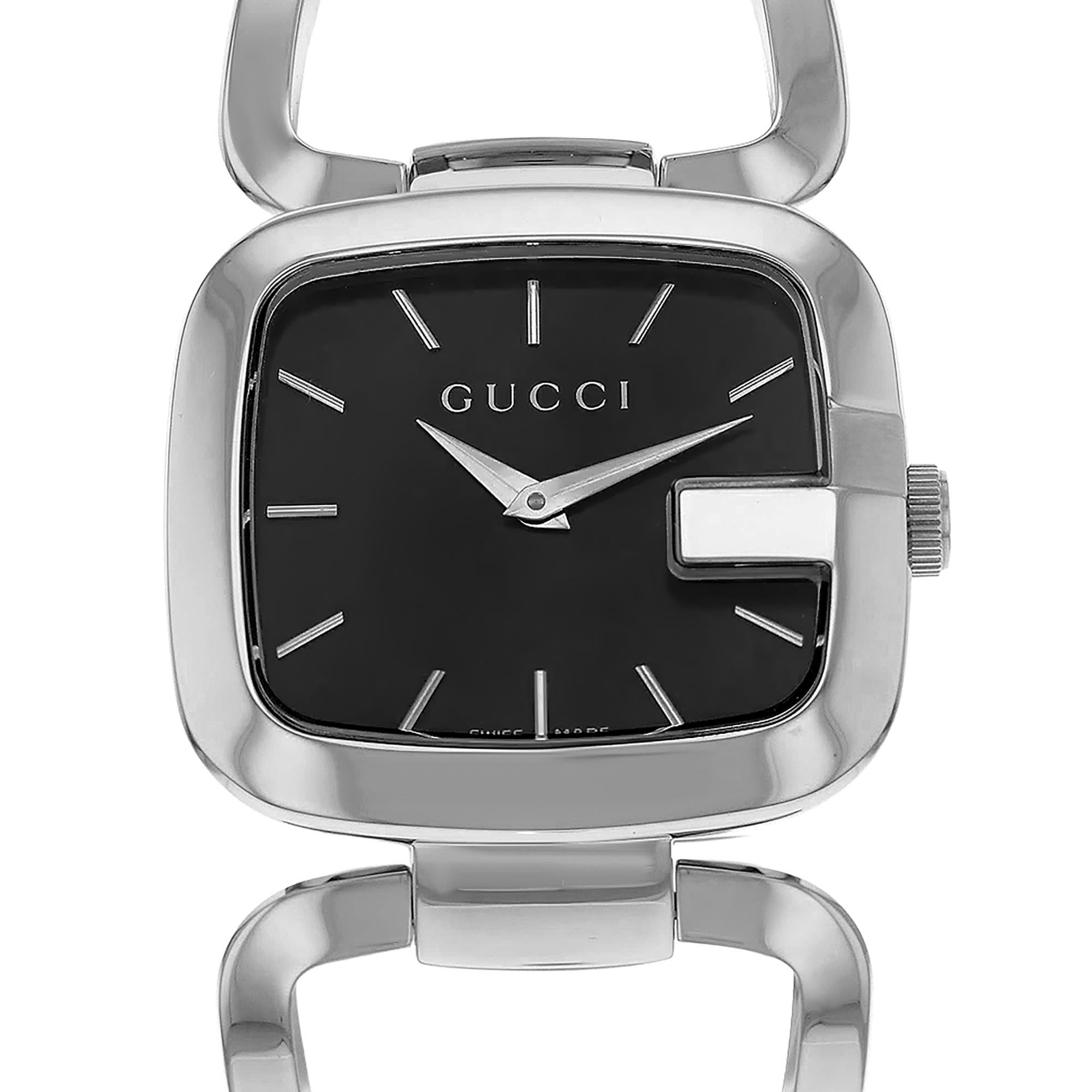 This display model Gucci 125 YA125407  is a beautiful Ladie's timepiece that is powered by quartz (battery) movement which is cased in a stainless steel case. It has a square shape face, no features dial and has hand sticks style markers. It is