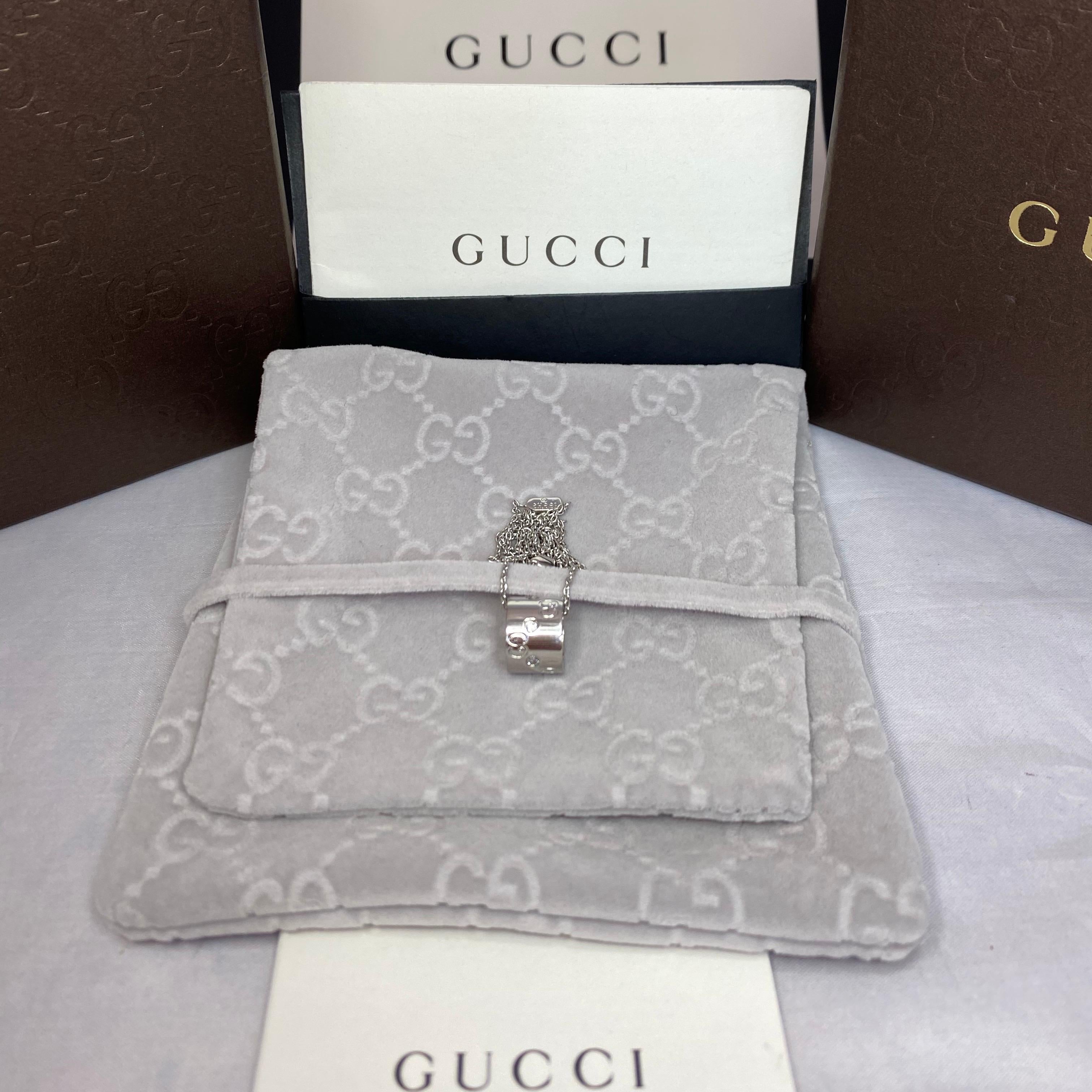 Gucci Icon 18k White Gold Diamond Pendant Necklace.

Fine Gucci jewellery piece with x6 2mm round brilliant diamonds with excellent colour, clarity and cut. Design houses like Gucci only ever use the best quality diamonds and gemstones.

The piece