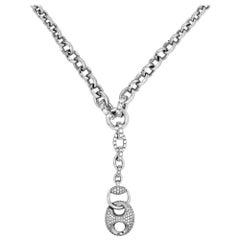 Gucci - Collier pendentif ovale en or blanc 18 carats avec diamants sur une longue chaîne