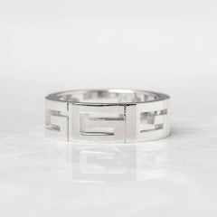 Gucci 18 Karat White Gold G Logo Men's Band Ring