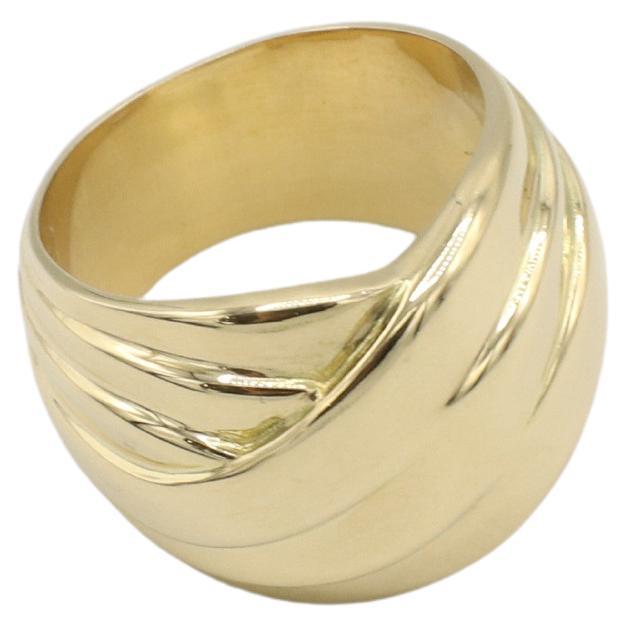 GUCCI 18 Karat Yellow Gold Crossover Wide Band Ring 
Metal: 18k yellow gold
Weight: 16.19 grams
Width: 15mm
Size: 6 (US)
