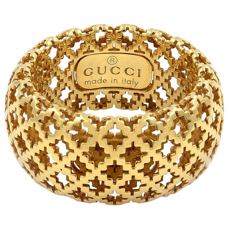 Gucci 18 Karat Yellow Gold Diamantissima Iconic Ring at 1stDibs