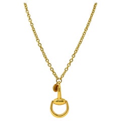 Gucci Collier pendentif vintage en forme de mors de cheval en or jaune 18 carats