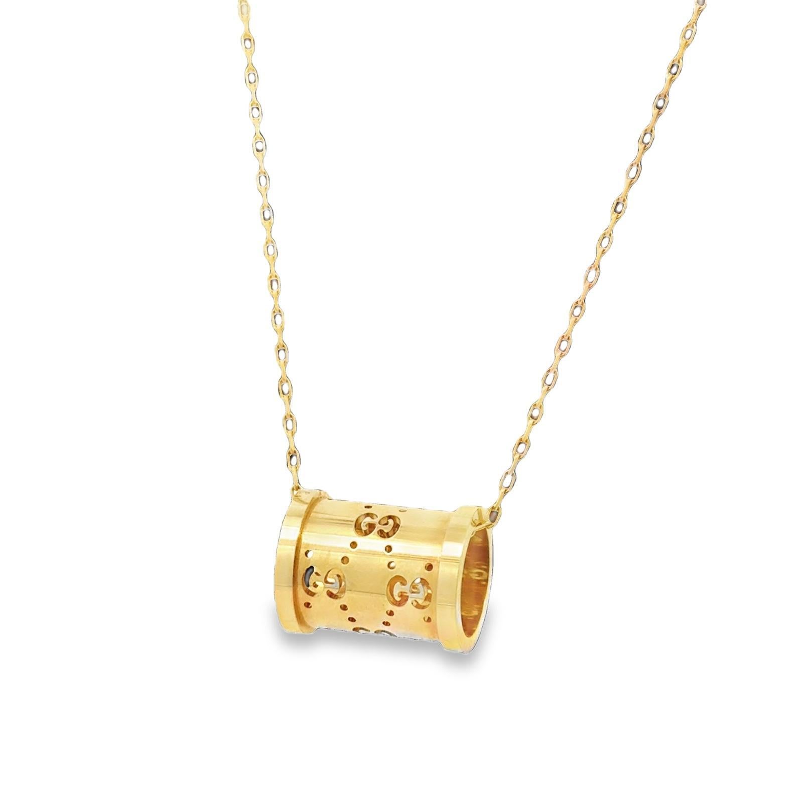 Gucci 18 Karat Yellow Gold Icon Twirl Logo Pendant Necklace Adjustable In Excellent Condition For Sale In Boca Raton, FL