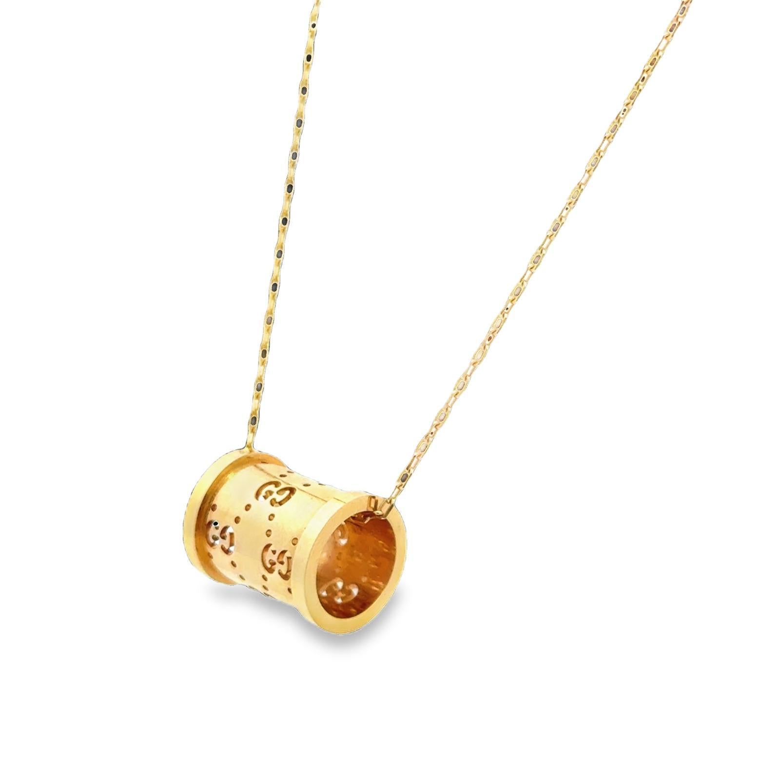 Women's Gucci 18 Karat Yellow Gold Icon Twirl Logo Pendant Necklace Adjustable For Sale