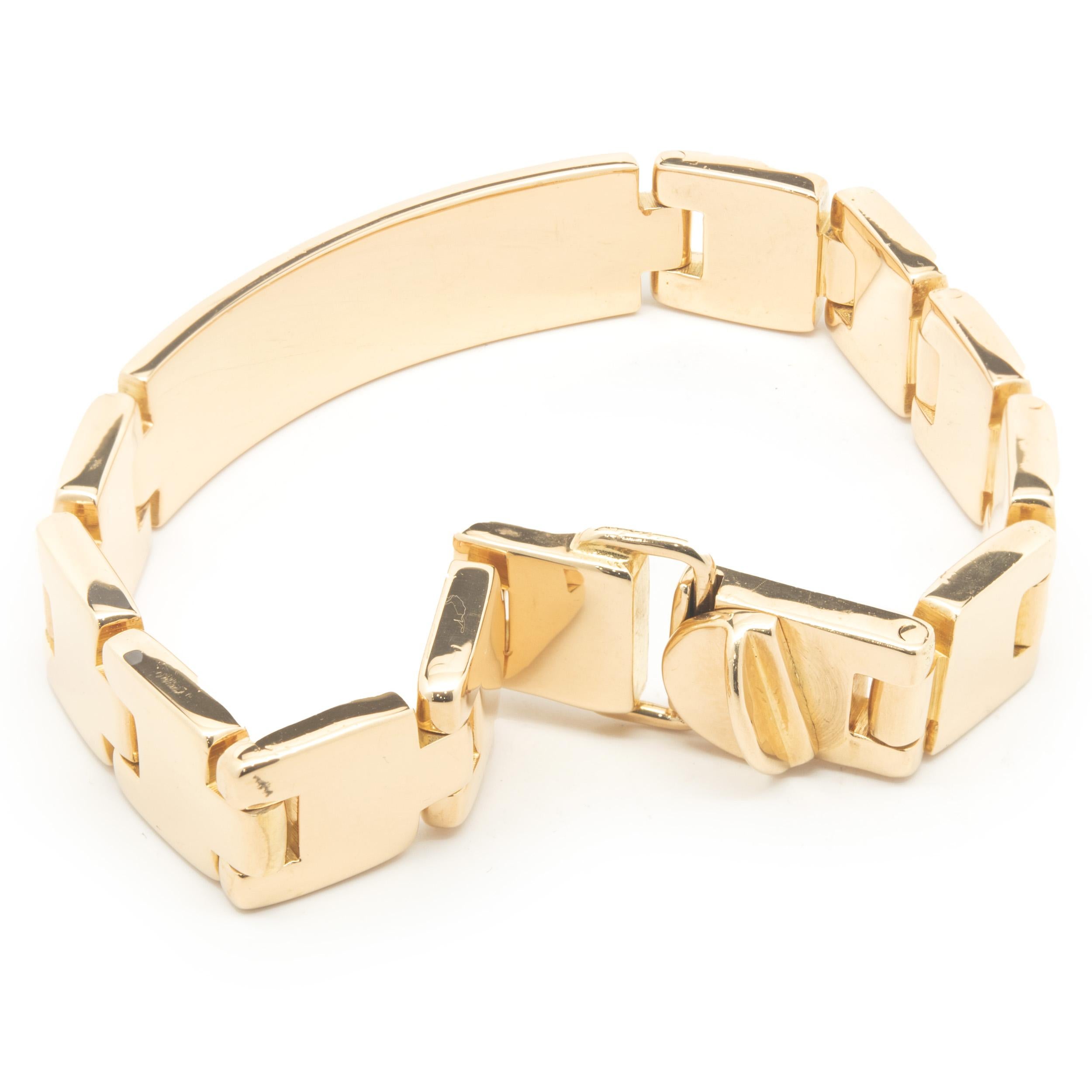 Designer: Gucci
Material: 18K yellow gold
Weight: 100.05 grams
