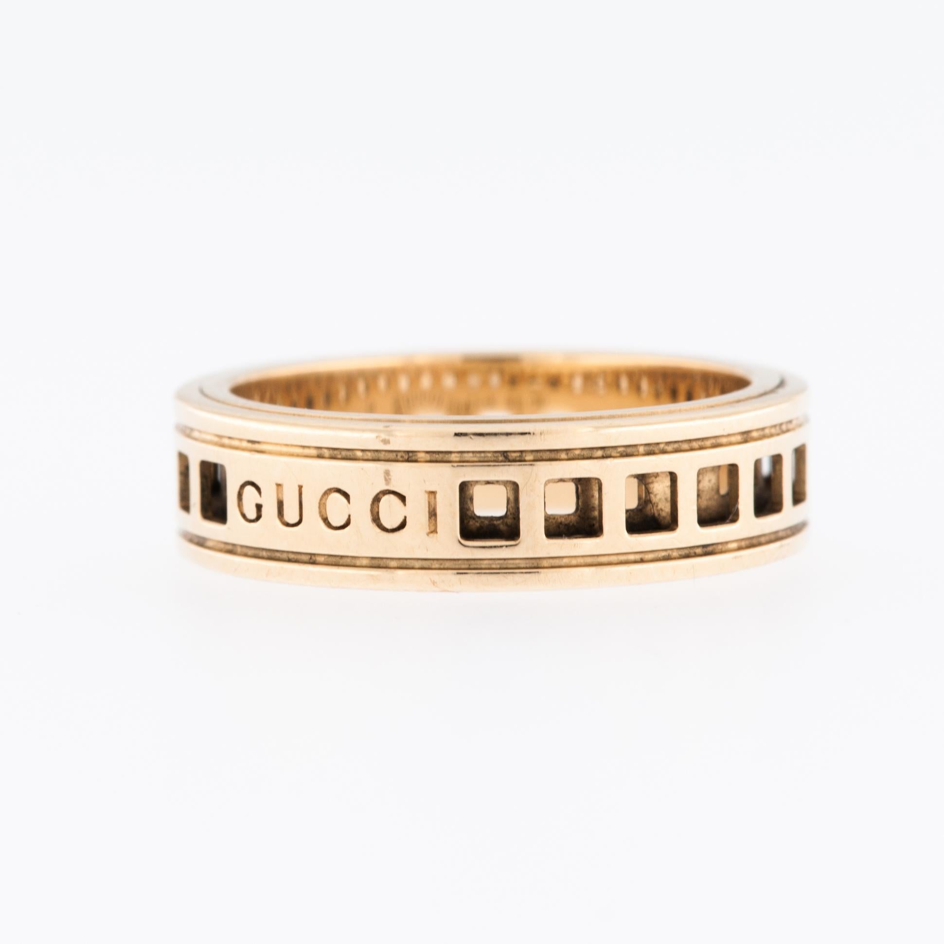 Women's or Men's Gucci 18 karat Yellow Gold Scroll Band Ring