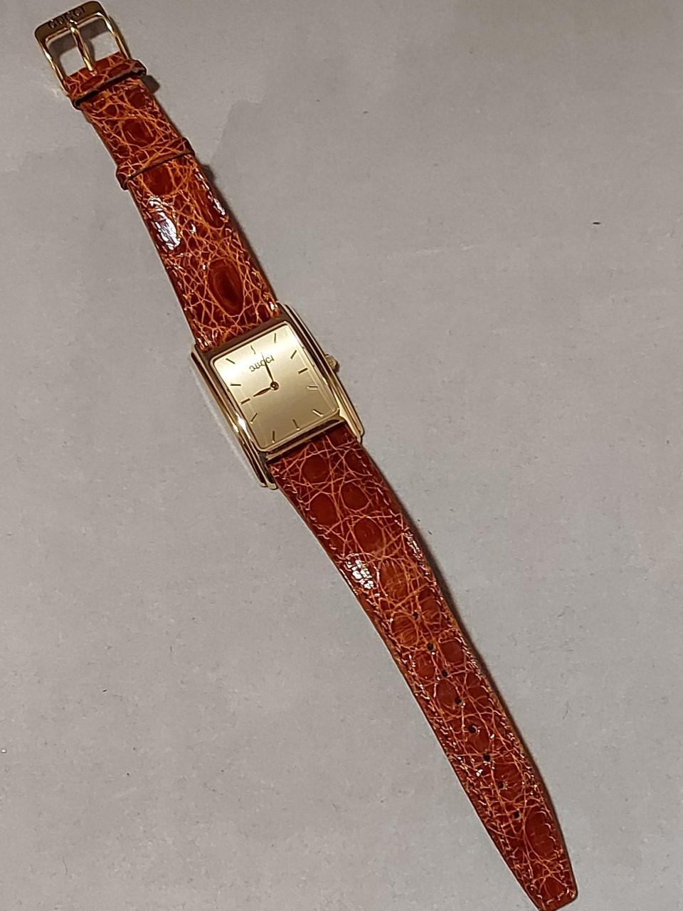Women's or Men's Gucci 18ct Gold Watch