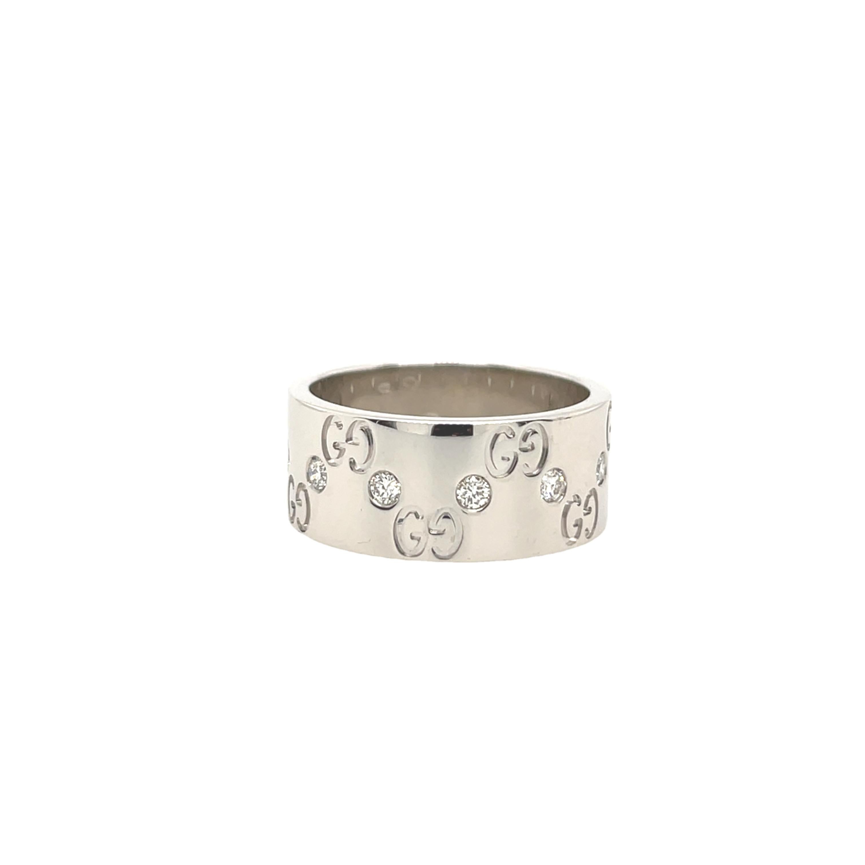 Anello Gucci in oro bianco 18 ct e diamanti con 12 diamanti rotondi taglio Brilliante in vendita 1