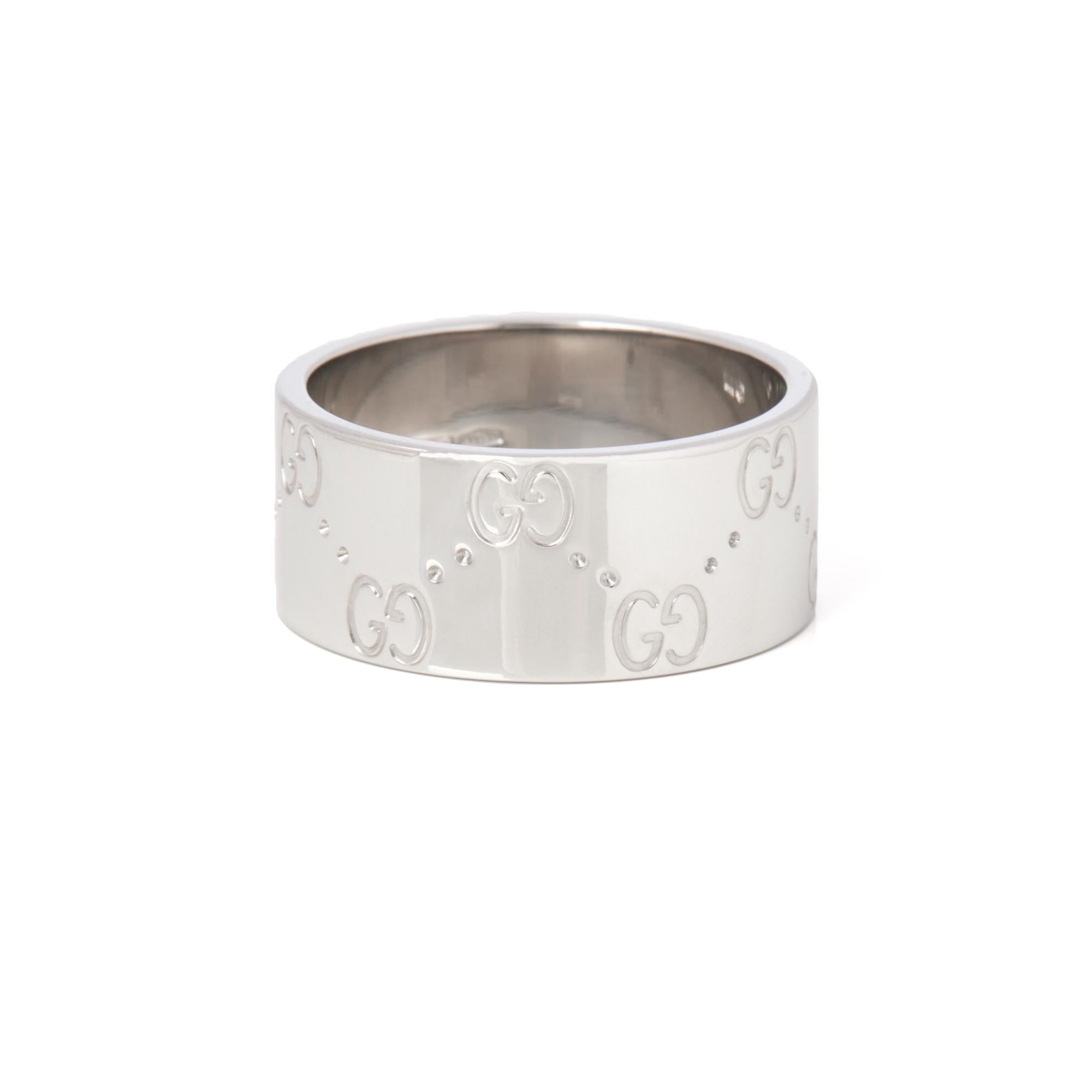 Contemporary Gucci 18ct White Gold Wide Icon Band Ring For Sale