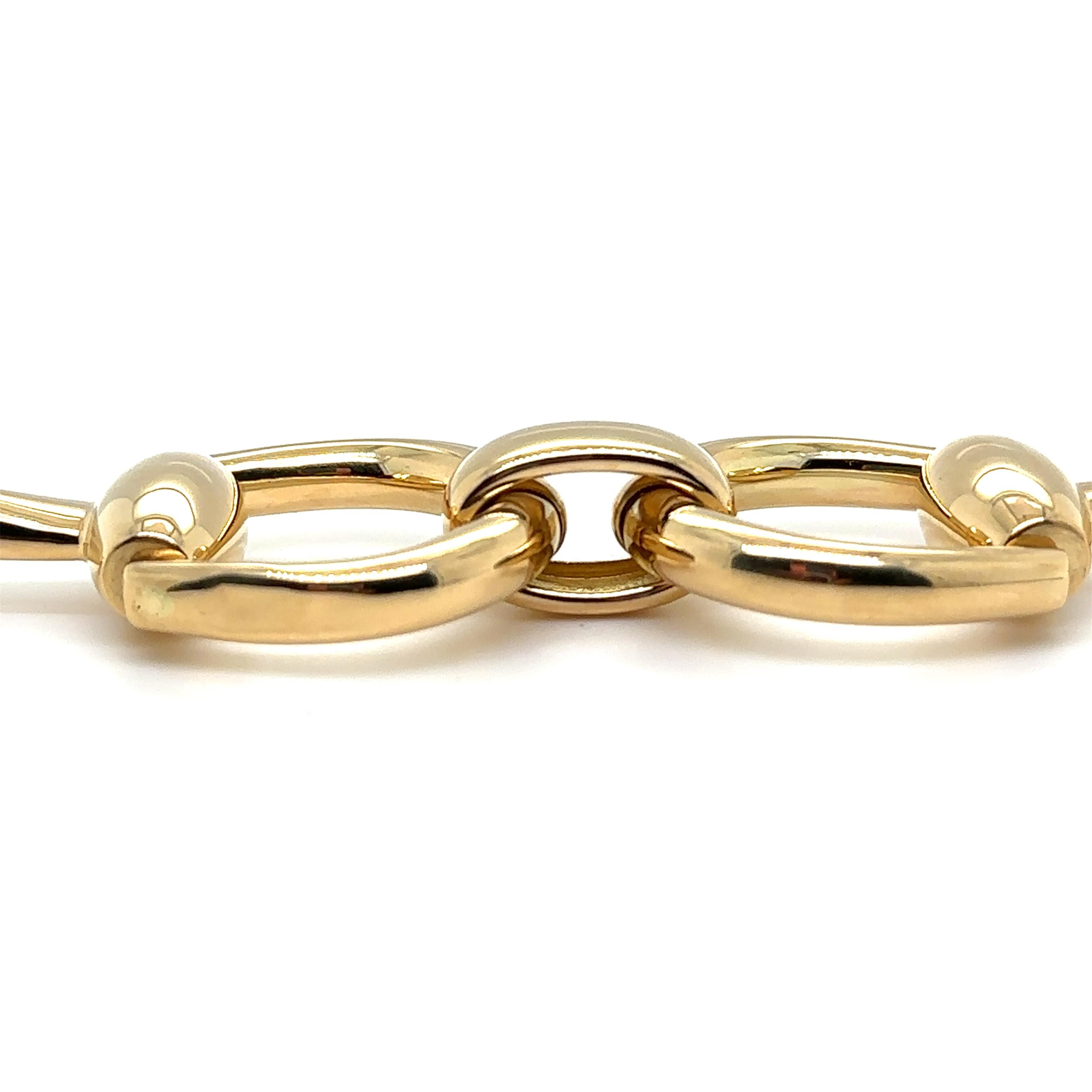 Unique features: 

A Gucci Bracelet, made of 18ct Yellow Gold, weighing 56.63 grams.

Metal: 18ct Yellow Gold
Carat: N/A
Colour: N/A
Clarity:  N/A
Cut: N/A 
Weight: 56.63 grams
Engravings/Markings: Signed 18 made in Italy

Size/Measurement: