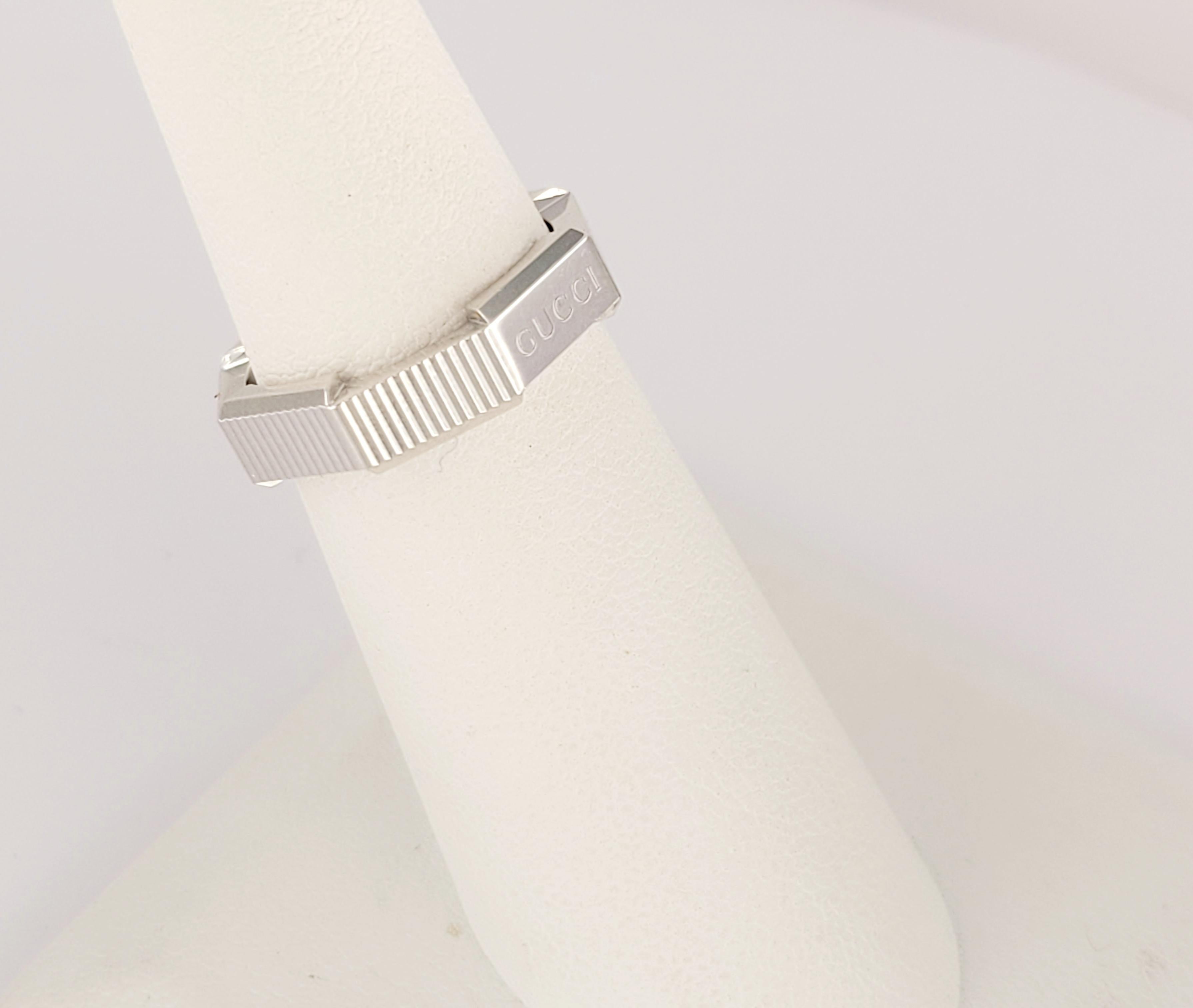 gucci link to love striped ring
