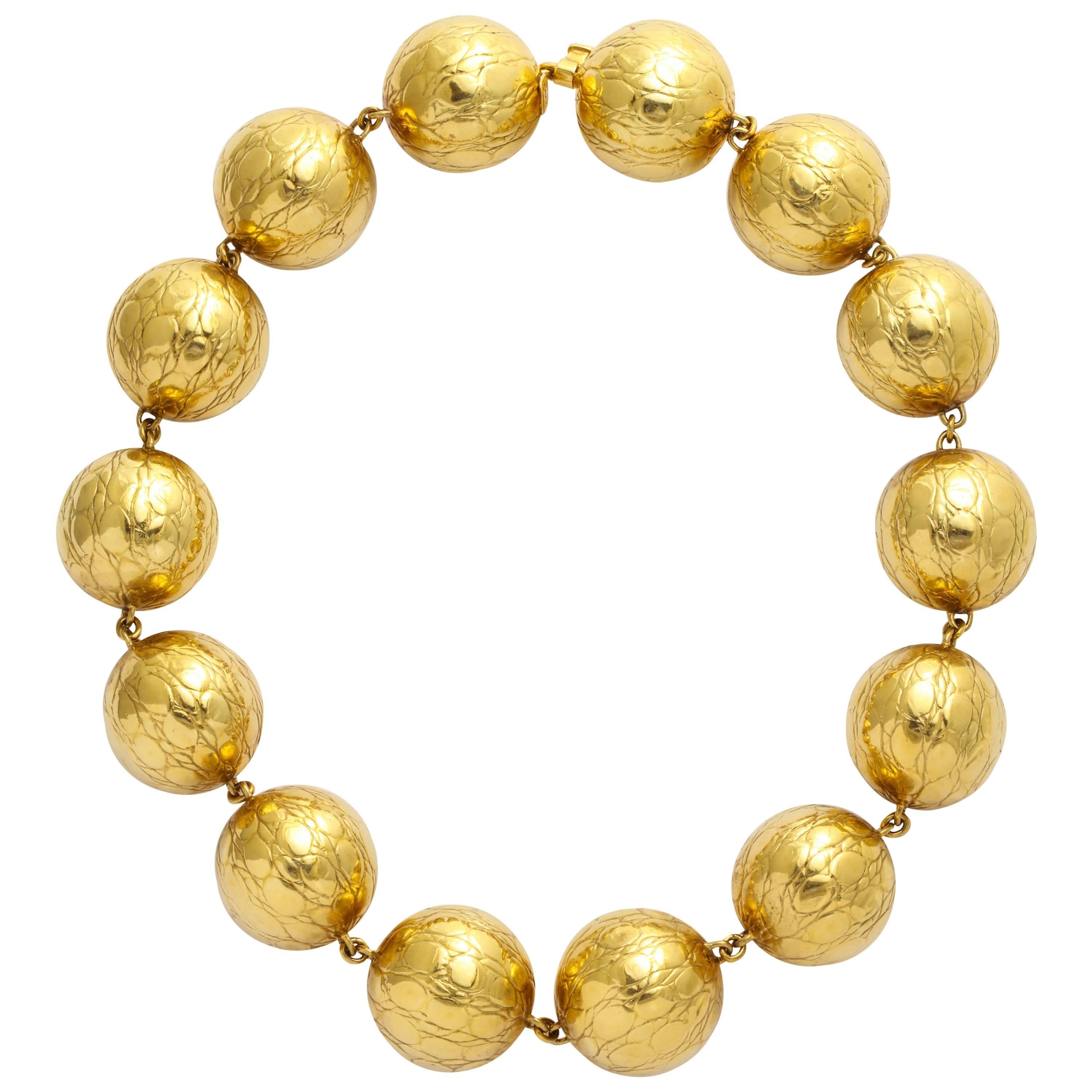 Gucci Collier boules d'or 18 carats à grande échelle avec finition en alligator