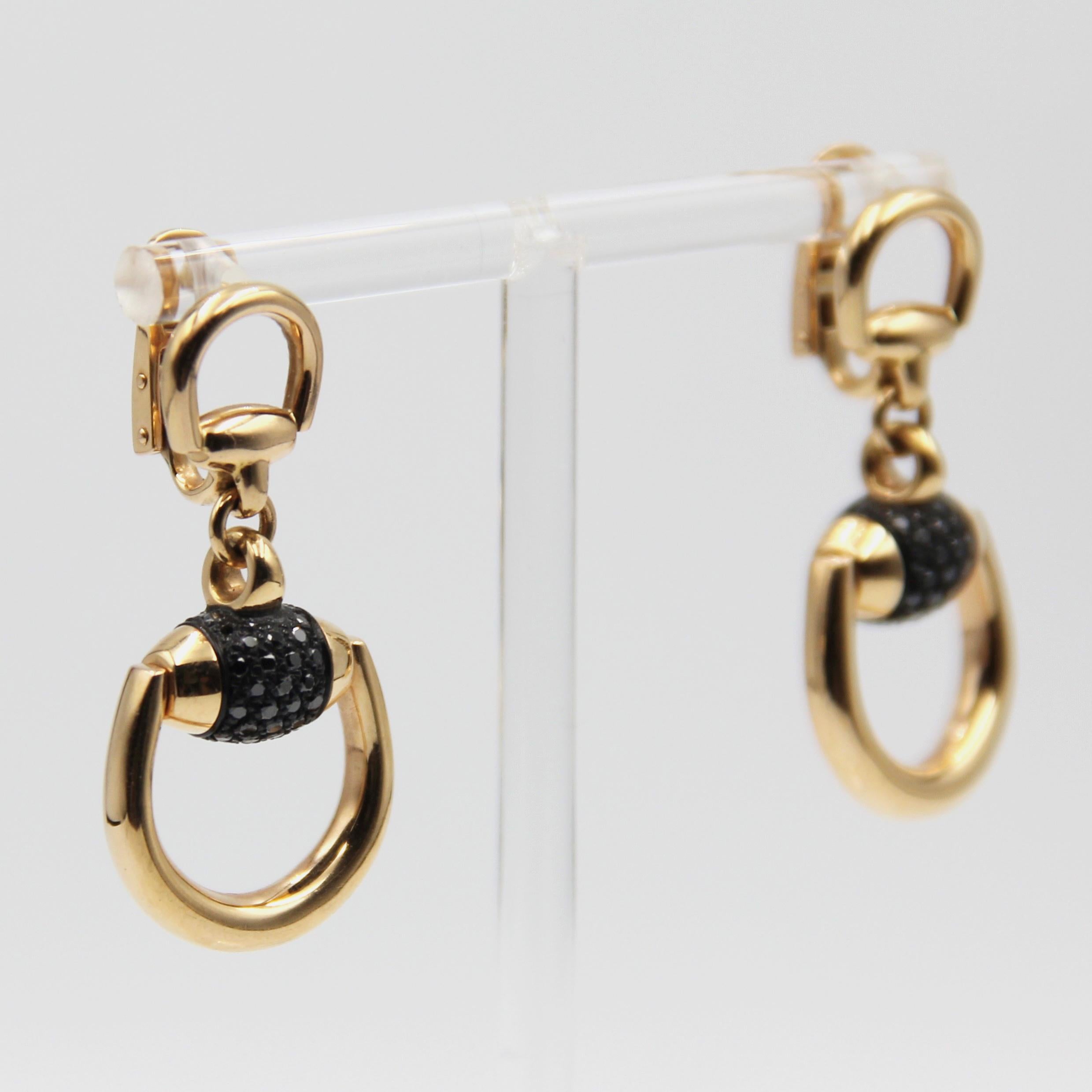 Horsebit-Ohrringe von Gucci aus 18 Karat Gold mit schwarzen Diamanten im Zustand „Hervorragend“ im Angebot in Istanbul, TR