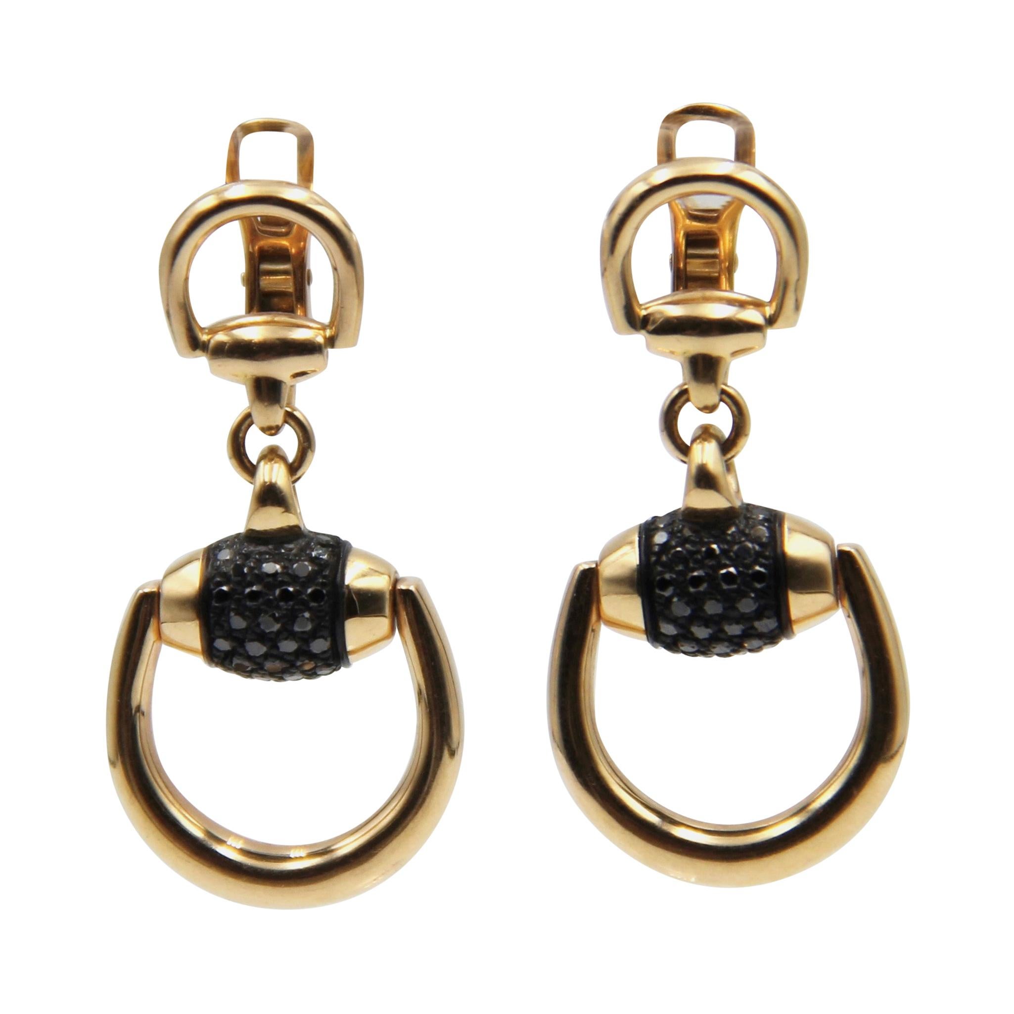 Gucci 18k Gold Black Diamond Horsebit Earrings For Sale