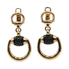 Horsebit-Ohrringe von Gucci aus 18 Karat Gold mit schwarzen Diamanten