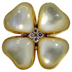 Vintage Gucci 18K Gold Mother-of-Pearl and Diamond 4 Leaf Clover Ring
