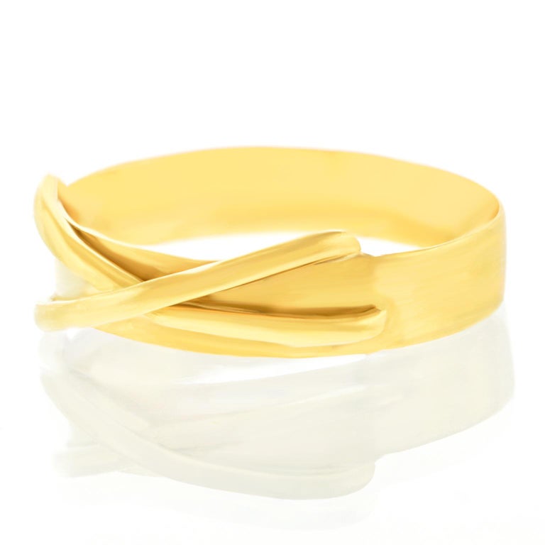 Gucci 18 Karat Gold Ring For Sale at 1stDibs