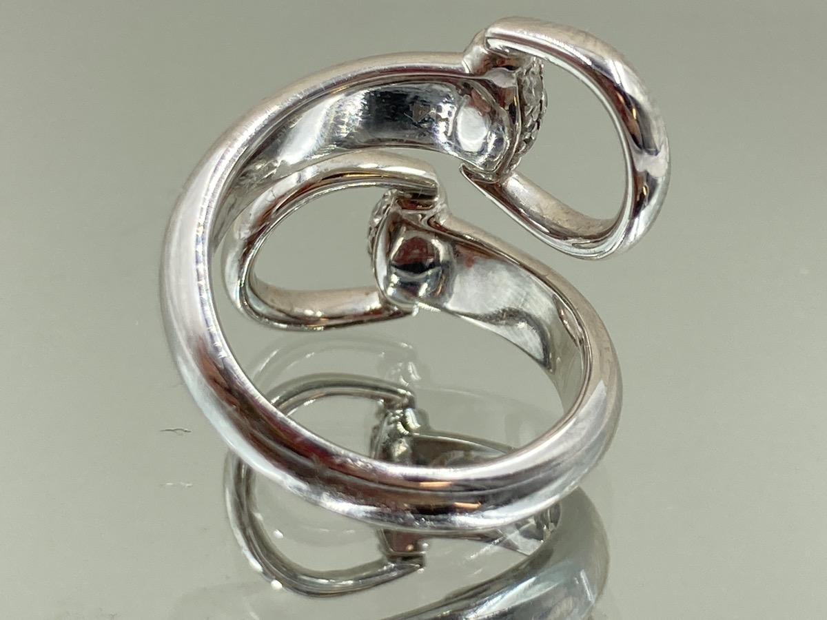 Gucci Mode-Ring, 18 Karat Weißgold .28 Karat runder Diamant für Damen oder Herren im Angebot