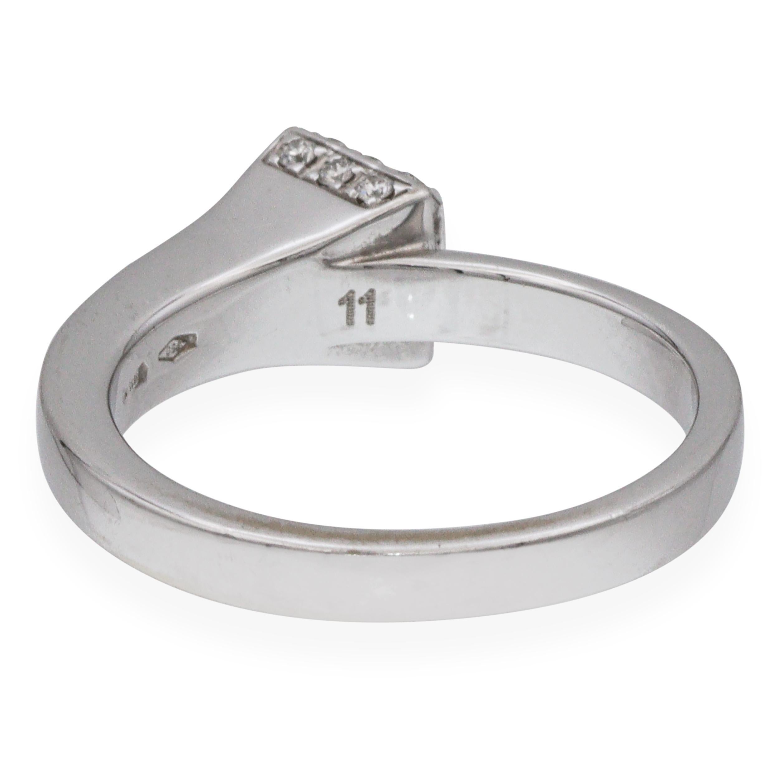 Gucci 18k Weißgold Diamant Pave Chiodo Nagel Ring im Zustand „Gut“ im Angebot in New York, NY